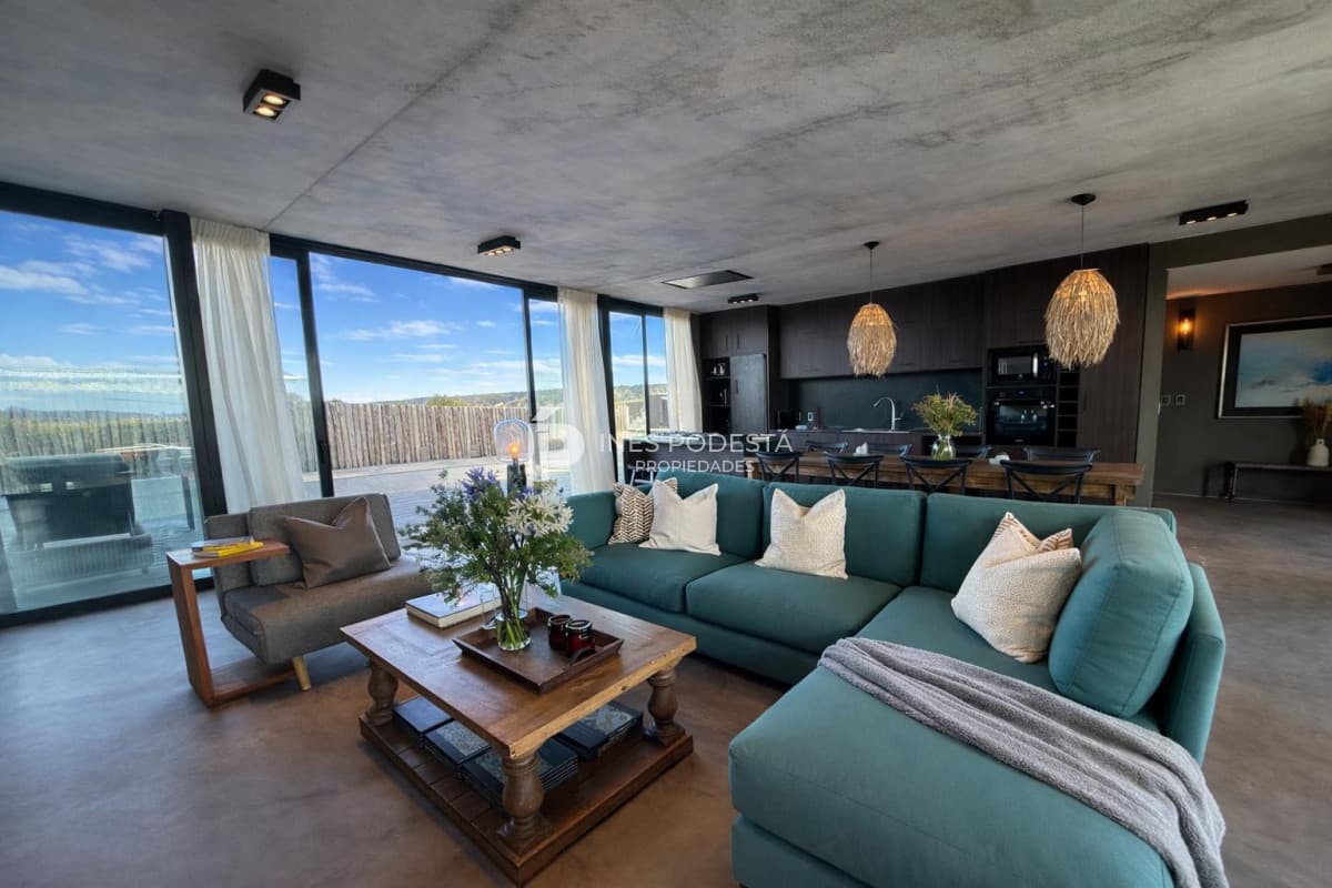 Casa ID.41914 - Venta propiedad moderna con 2 suites y dependencia de servicio