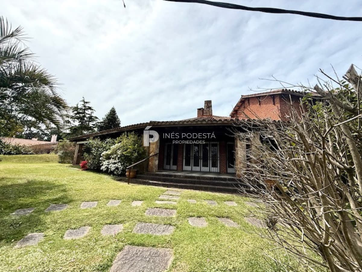 Casa ID.41747 - Venta 7 dormitorios, 8 baños  más dependencias de servicio