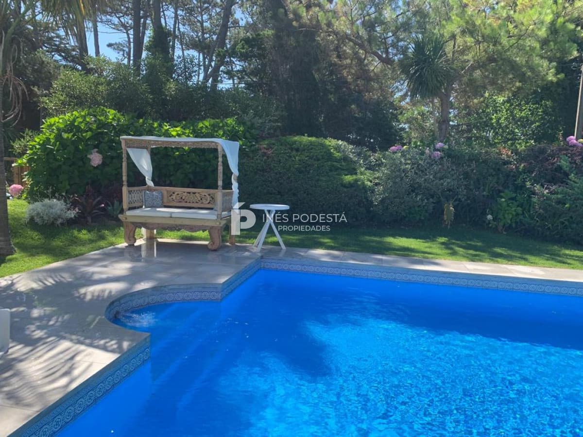 ALQUILER MANSA CON 4 DORMITORIOS Y 3 BAÑOS,  PILETA CLIMATIZADA