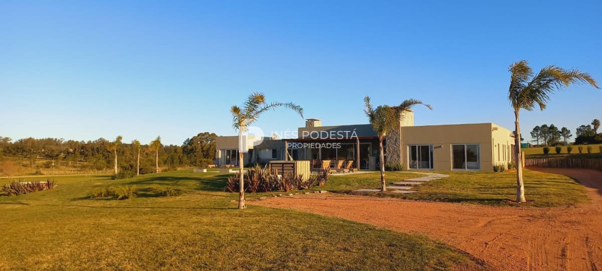 ALQUILER EN PUEBLO MIO CON 4 SUITES Y PISCINA