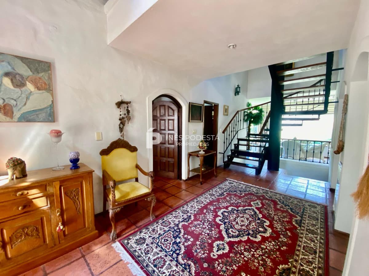 Casa ID.40401 - Venta 3 suites, dependencia de servicio y piscina