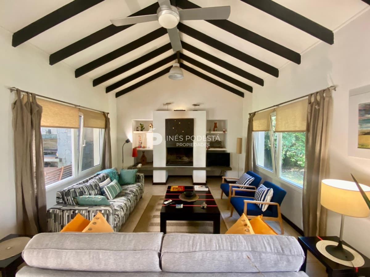 Casa ID.41900 - Casa en venta con 3 dormitorios y 2 baños