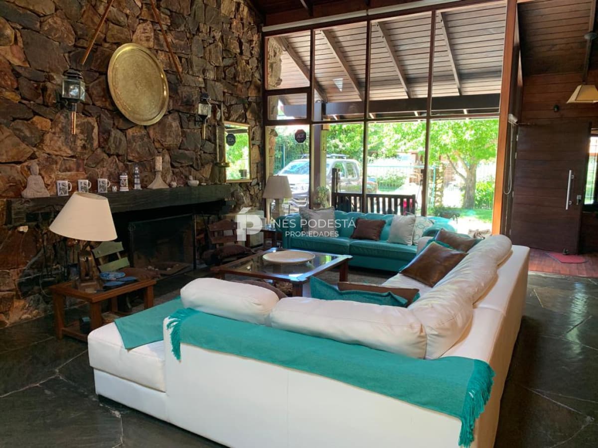 Casa ID.830 - Venta en Mansa 4 dormitorios y dependencia de servicio