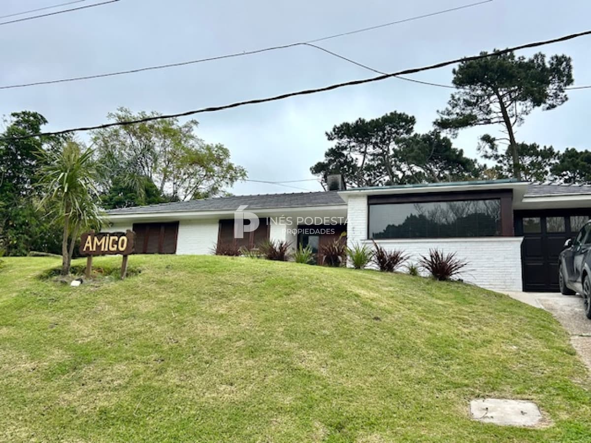 Casa con 4 dormitorios más piscina climatizada