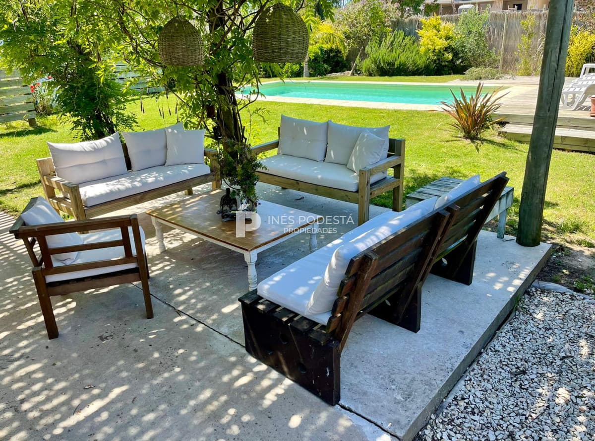 Lindísima casa en barrio privado con 3 suites y piscina