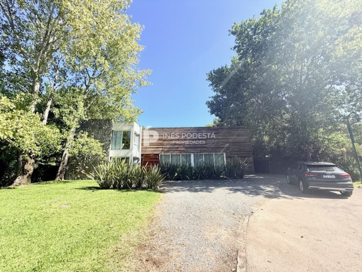 Alquiler casa en  barrio privado La Arbolada