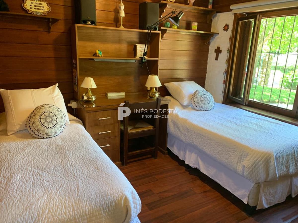 Casa ID.830 - Venta en Mansa 4 dormitorios y dependencia de servicio
