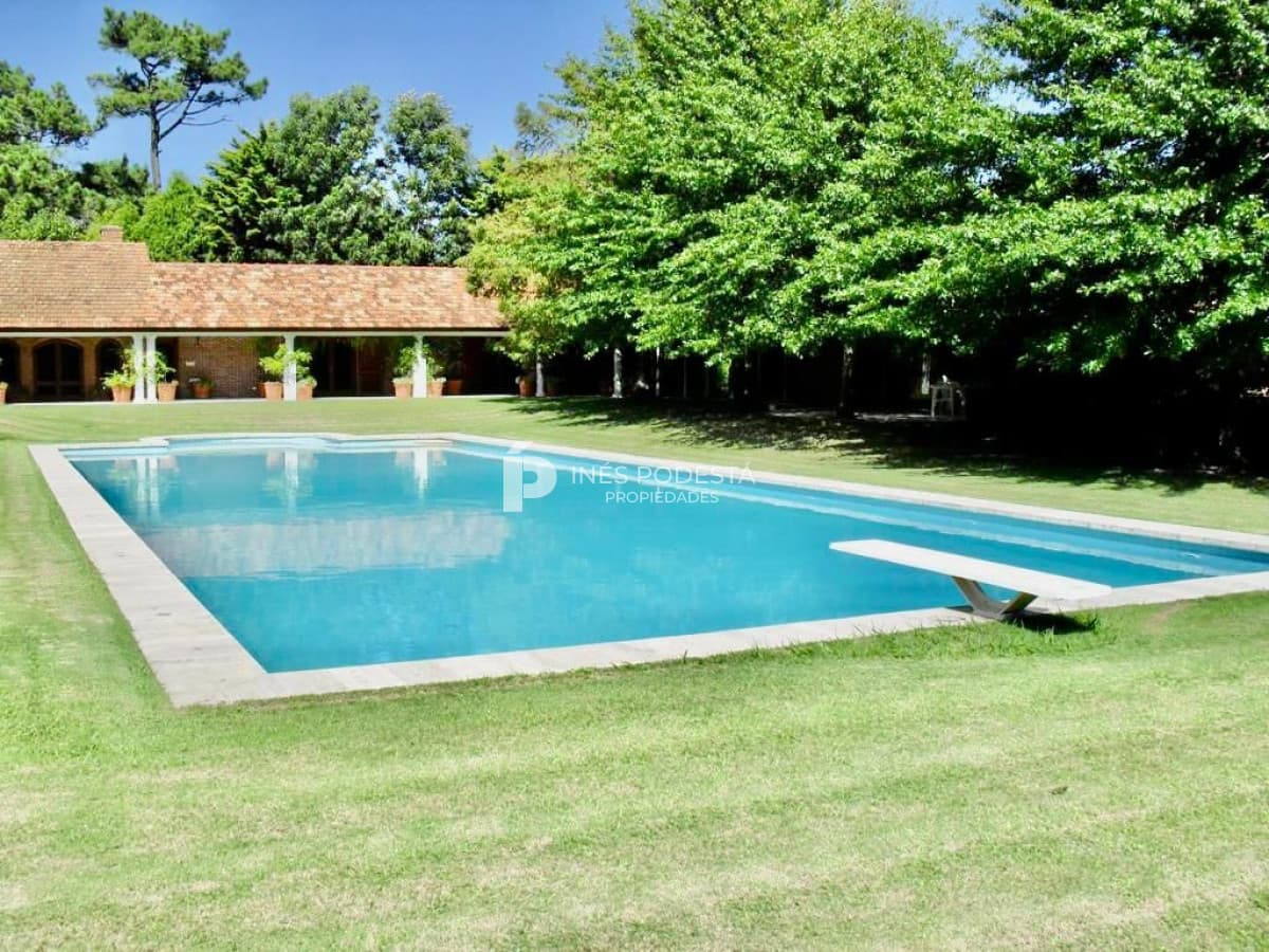 Beverly Hills, única con 12 dormitorios, 15 baños, gran piscina