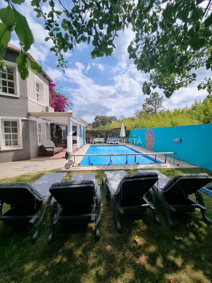 Venta y Alquiler Casa de 5 dormitorios en la BARRA