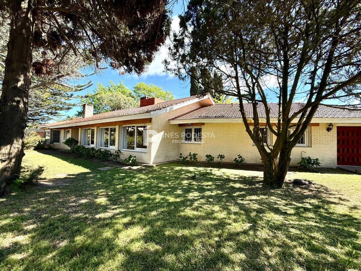 Casa ID.41758 - Venta casa en Mansa 4 dormitorios y dependencia de servicio