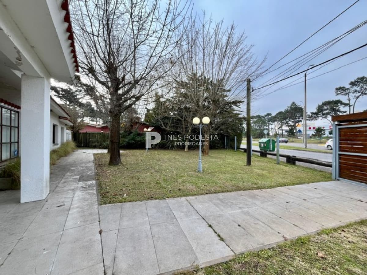 Casa ID.41572 - Venta casa sobre Br. Artigas con 4 dormitorios