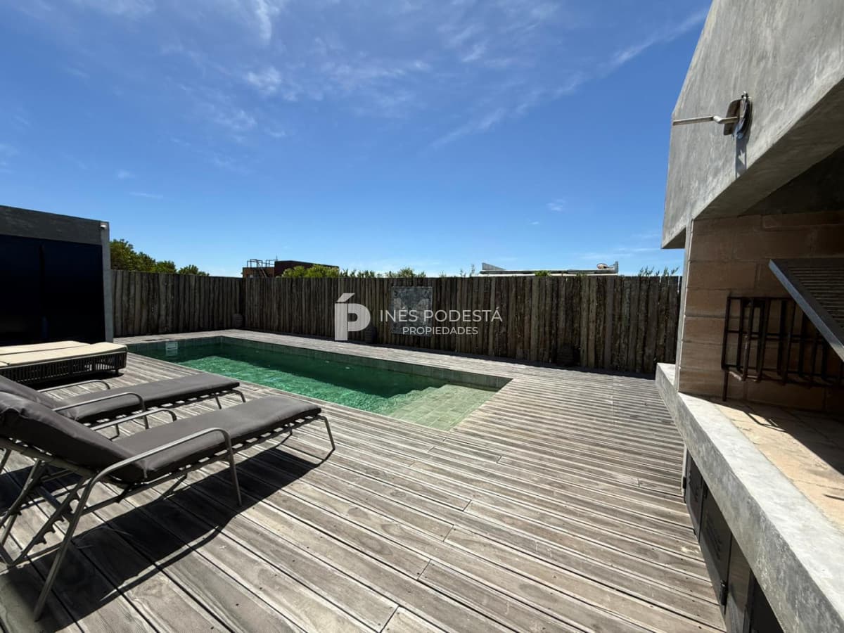 Casa ID.41914 - Venta propiedad moderna con 2 suites y dependencia de servicio