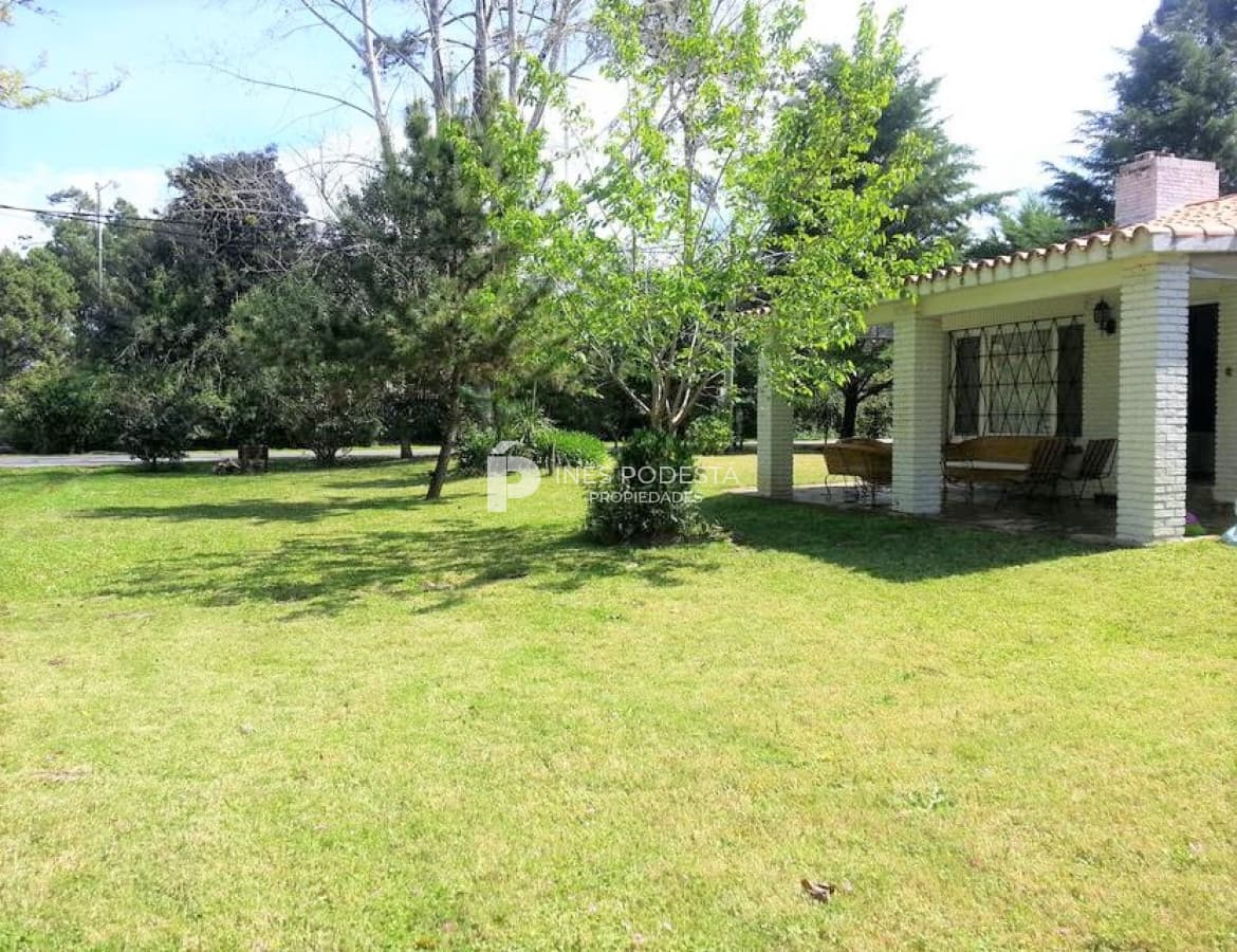 CASA EN CANTEGRIL , MUY CÓMODA , BUEN PARQUE Y PARRILLERO