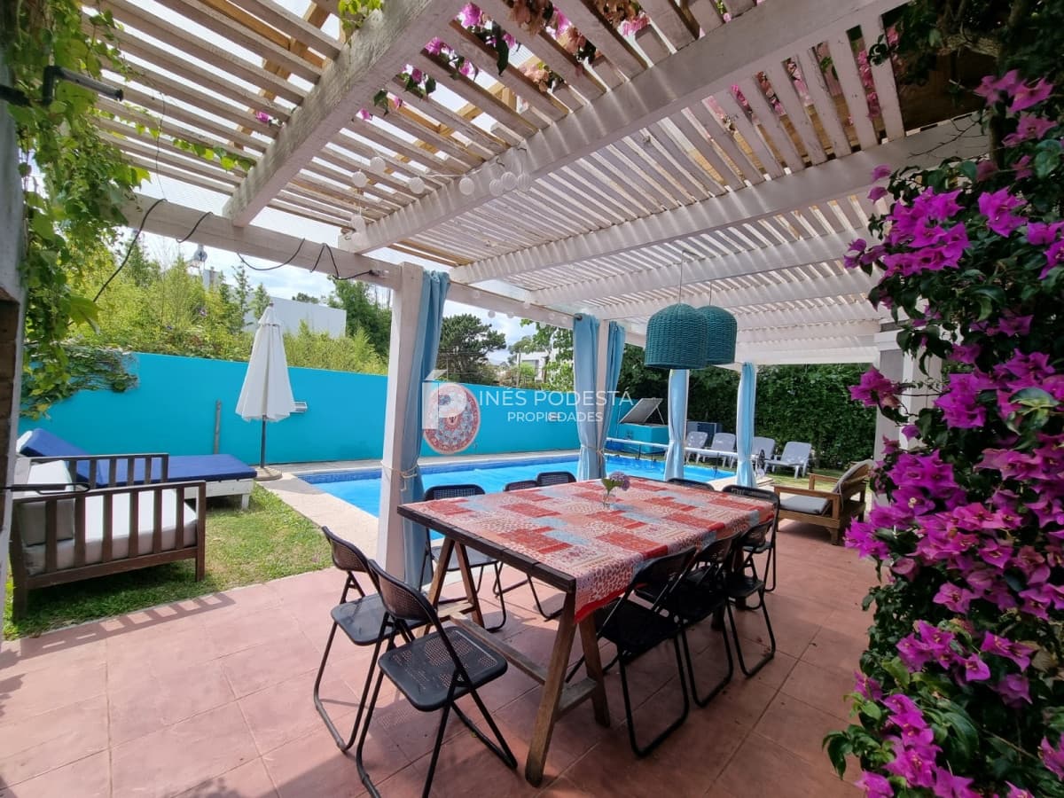 Venta y Alquiler Casa de 5 dormitorios en la BARRA