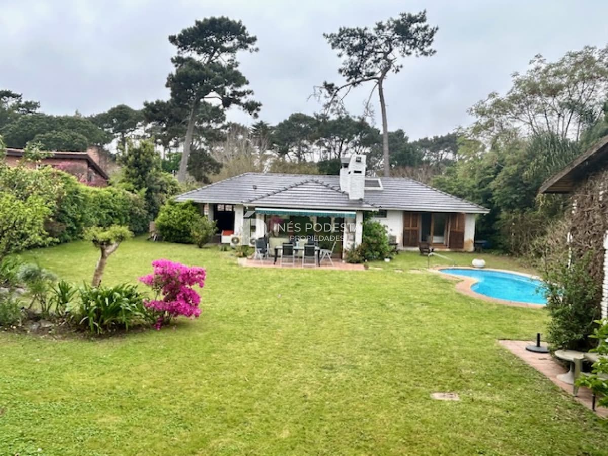 Casa con 4 dormitorios más piscina climatizada