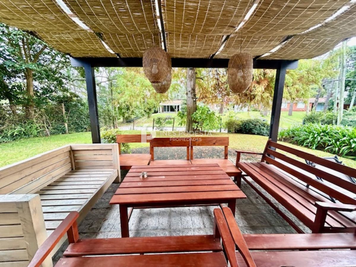 Venta en mansa con 4 dormitorios más 2 dormitorios exteriores