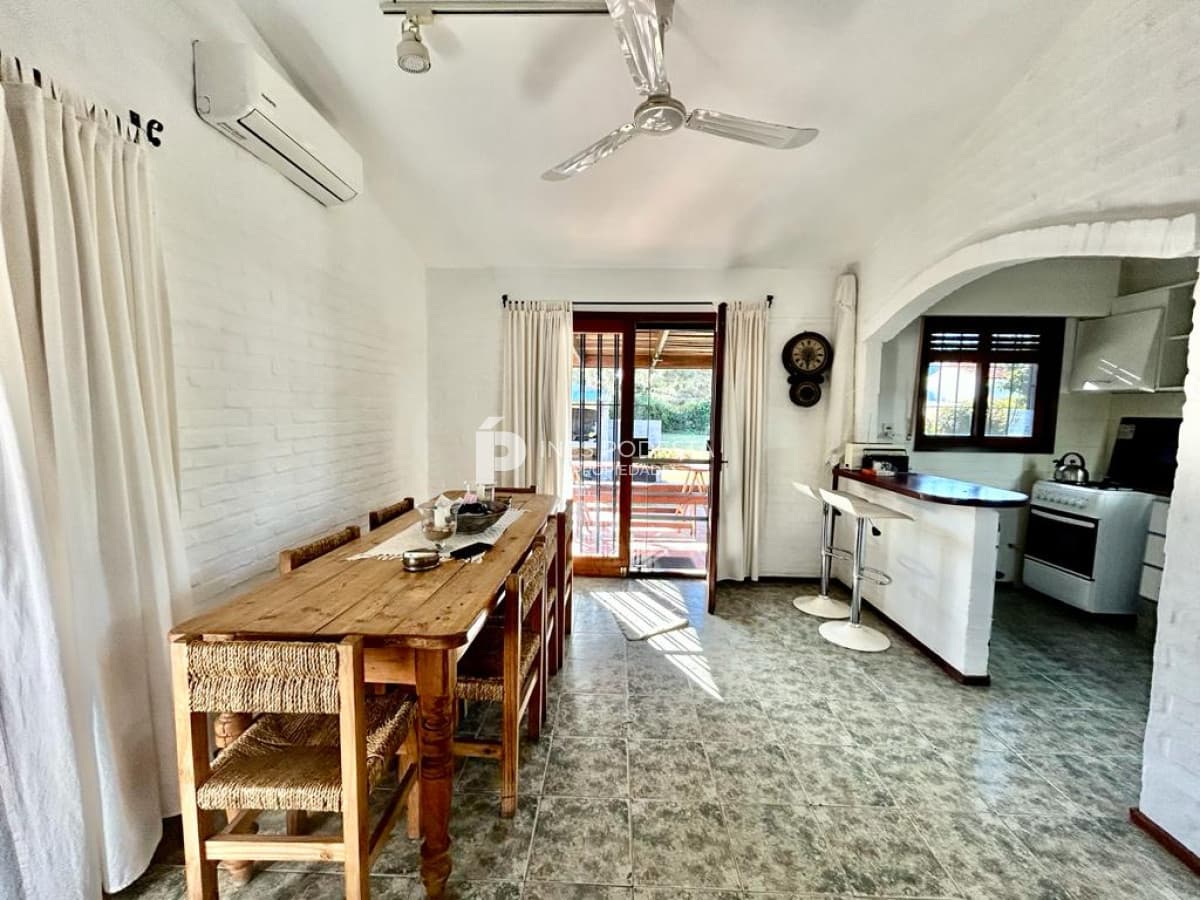 Alquiler Zona de colegios, 3 dormitorios y 2 baños, jardín cercado