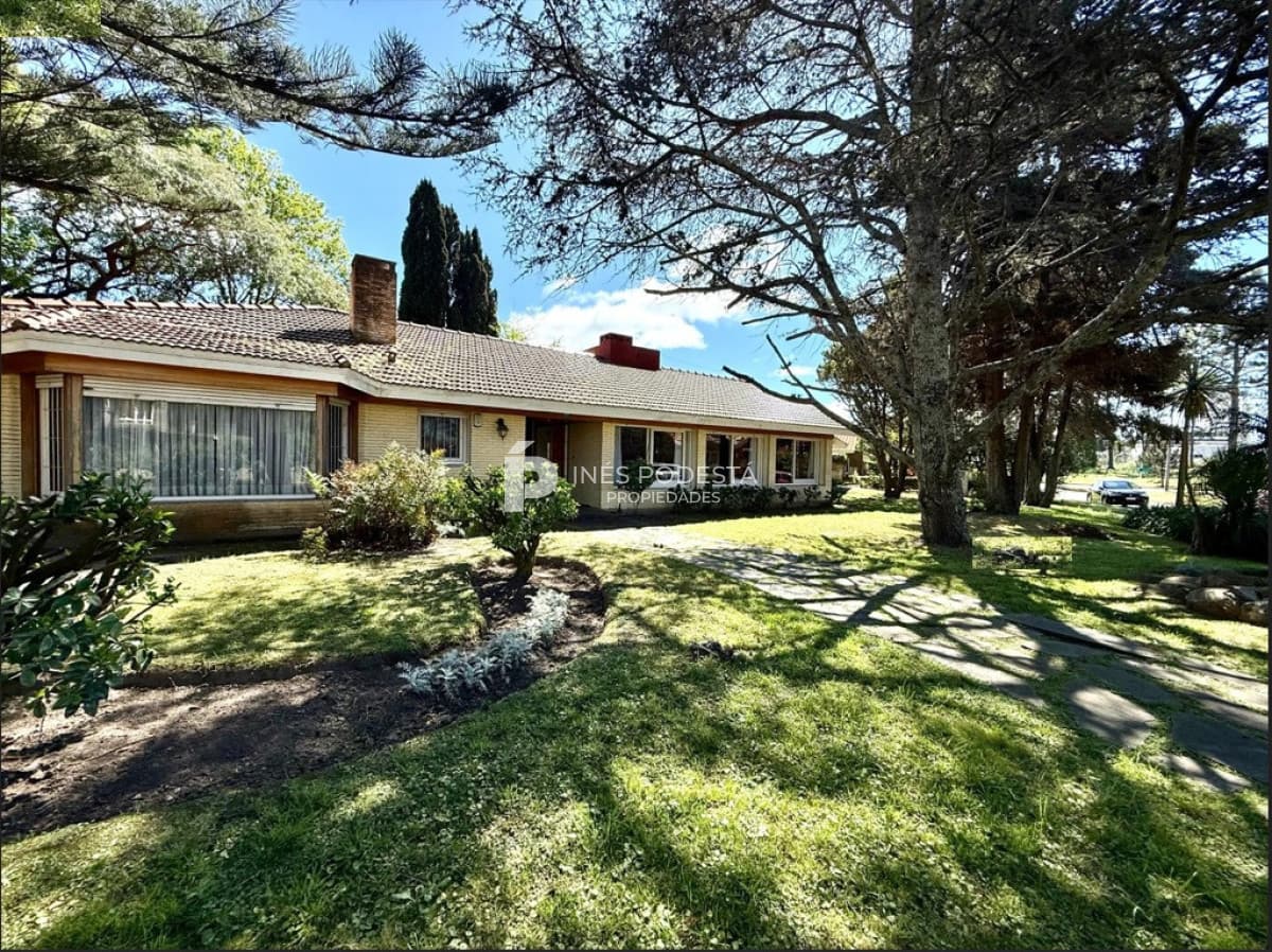 Casa ID.41758 - Venta casa en Mansa 4 dormitorios y dependencia de servicio