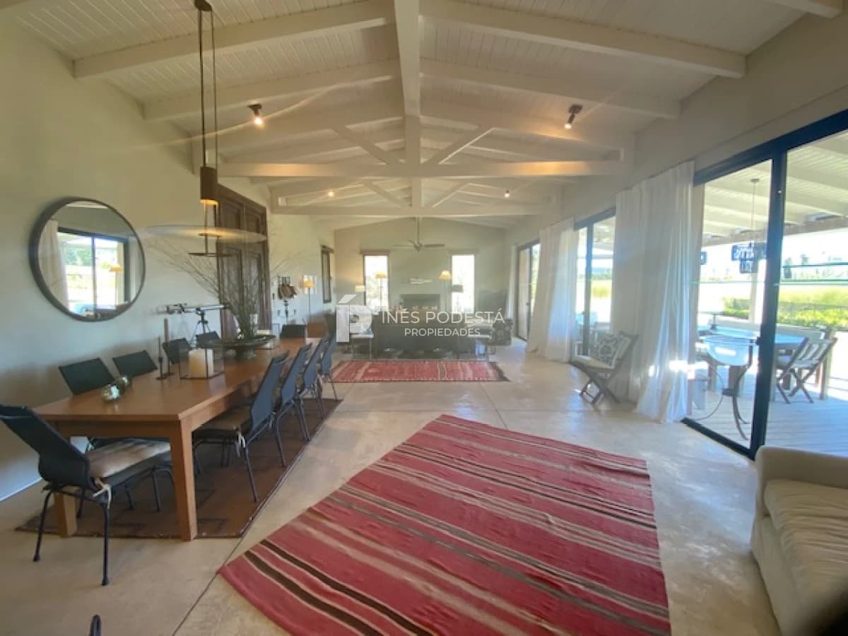 Chacra ID.38927 - VENTA de Magnífica chacra con 5 dormitorios más casa de caseros