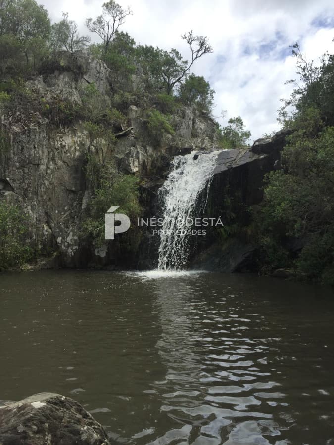 Venta 44 hc con importante salto de agua  en Sierra de Carapé