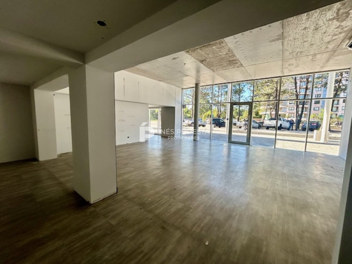 Local Comercial ID.38403 - Venta  local sobre Av. Roosevelt