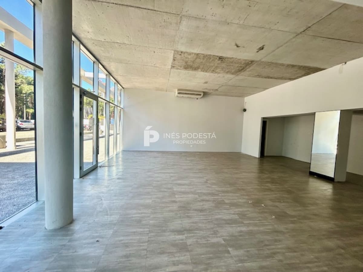 Local Comercial ID.38403 - Venta  local sobre Av. Roosevelt