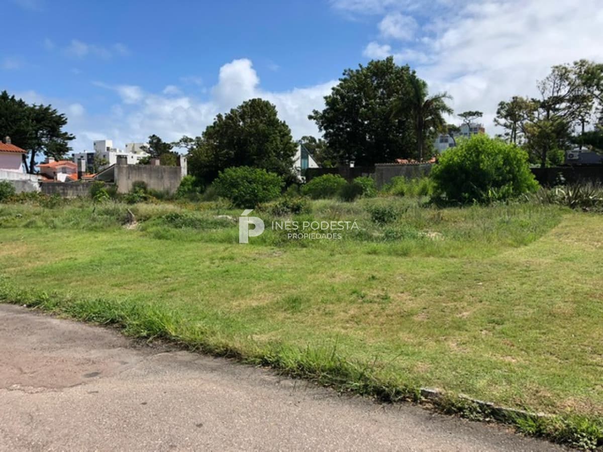 Terreno ID.37791 - Venta en Mansa 1419 m2 a metros de la rambla