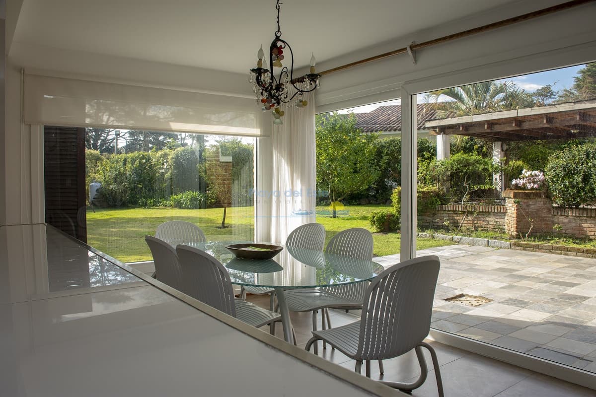Mansa a 100 mts rambla!! Totalmente reciclada - Inmobiliaria Playa del Este