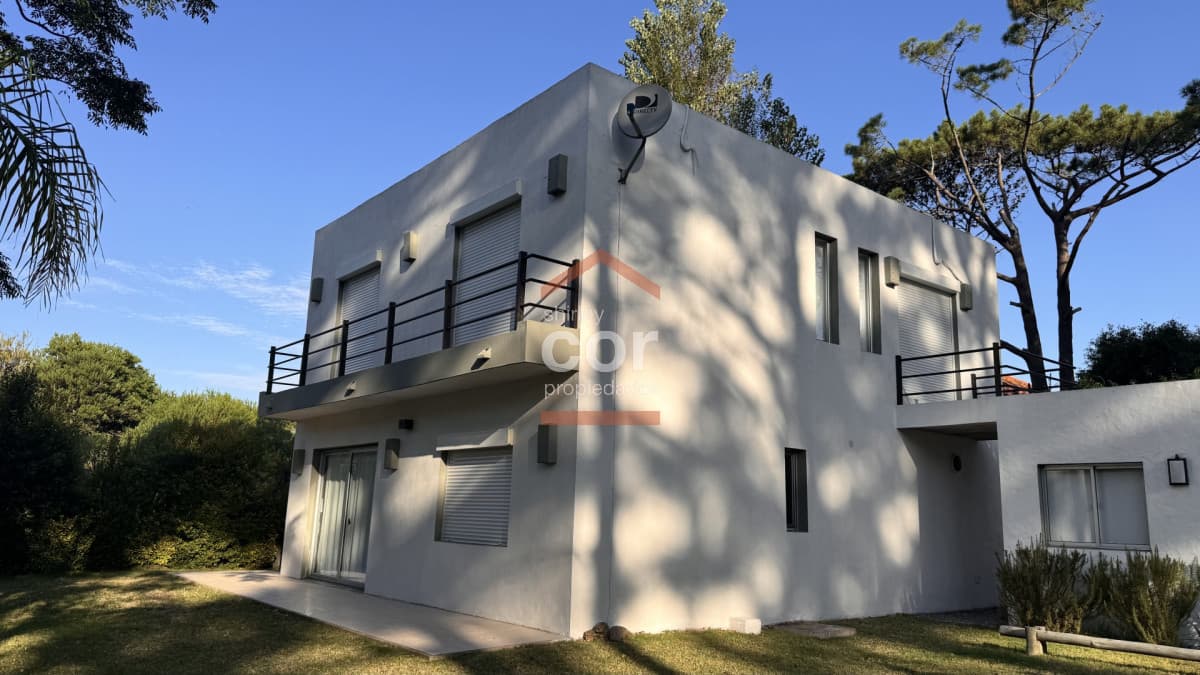 Casa en La Barra, Montoya