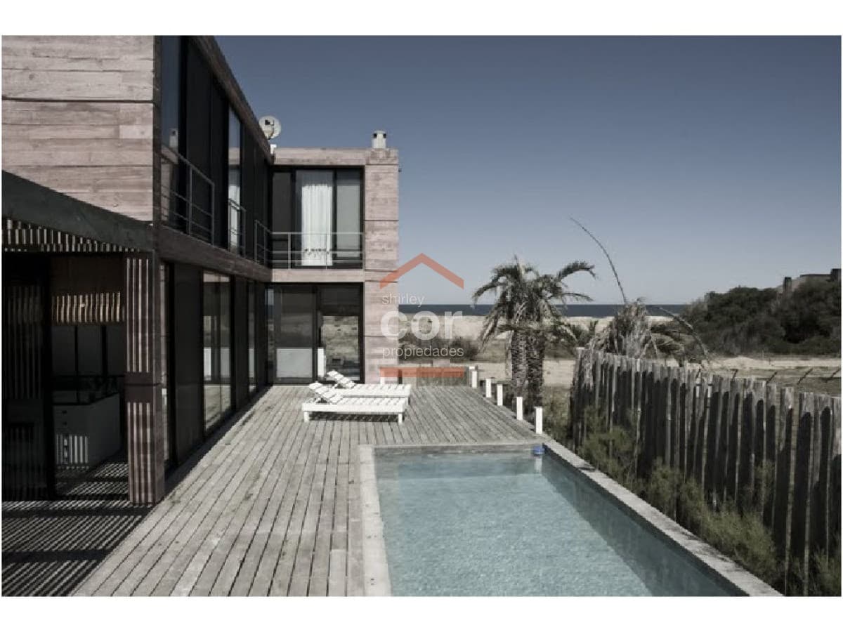 Casa en Manantiales, Punta Piedras