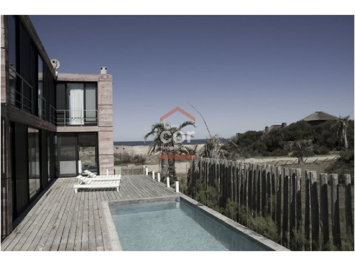 Casa en Manantiales, Punta Piedras