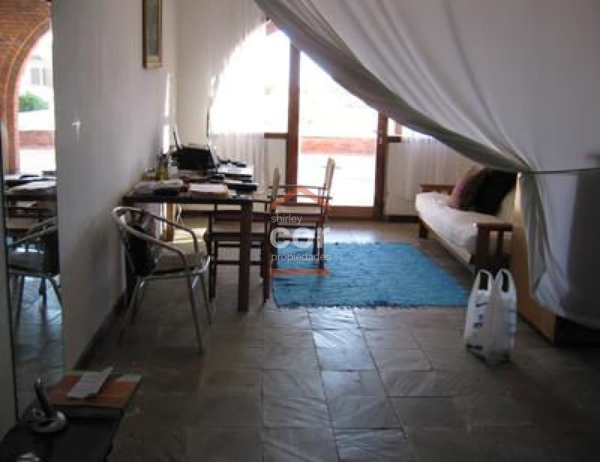 Local en Manantiales, Manantiales