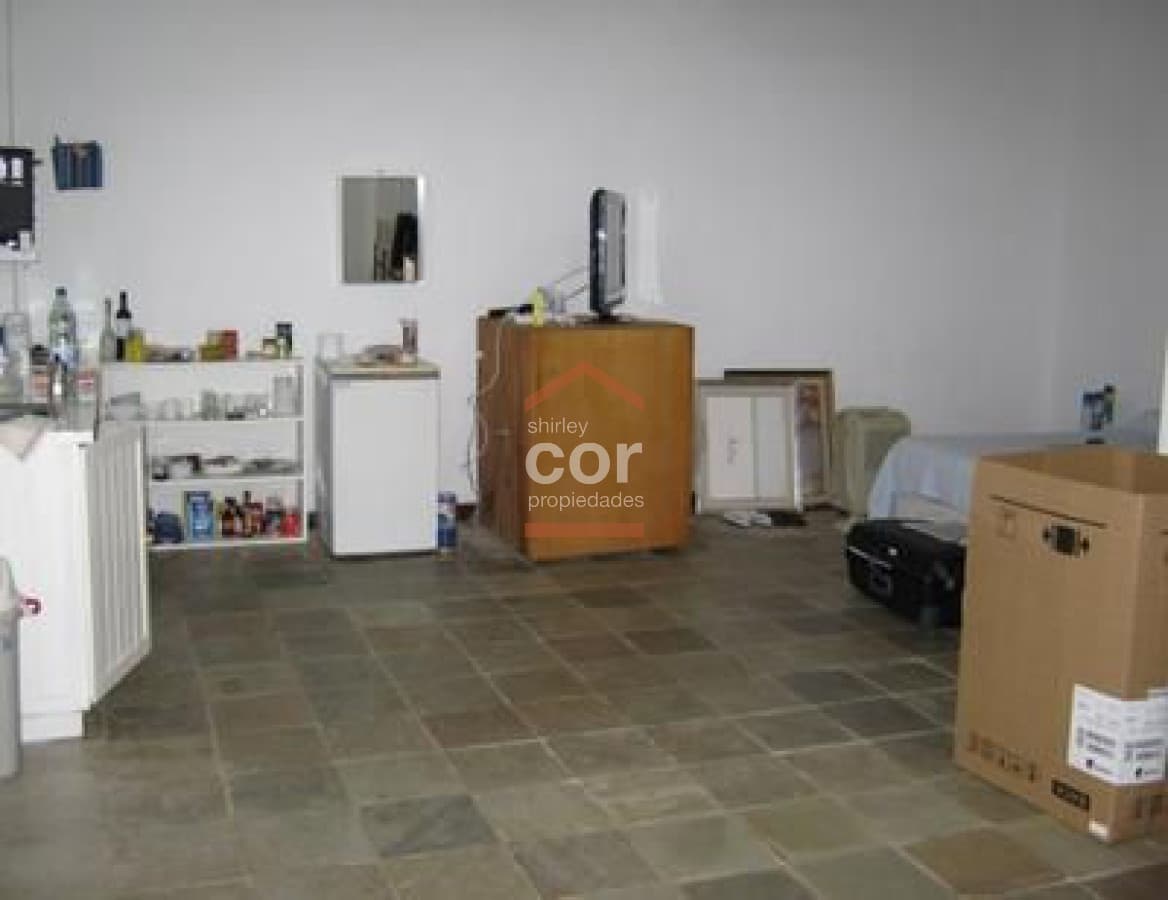 Local en Manantiales, Manantiales