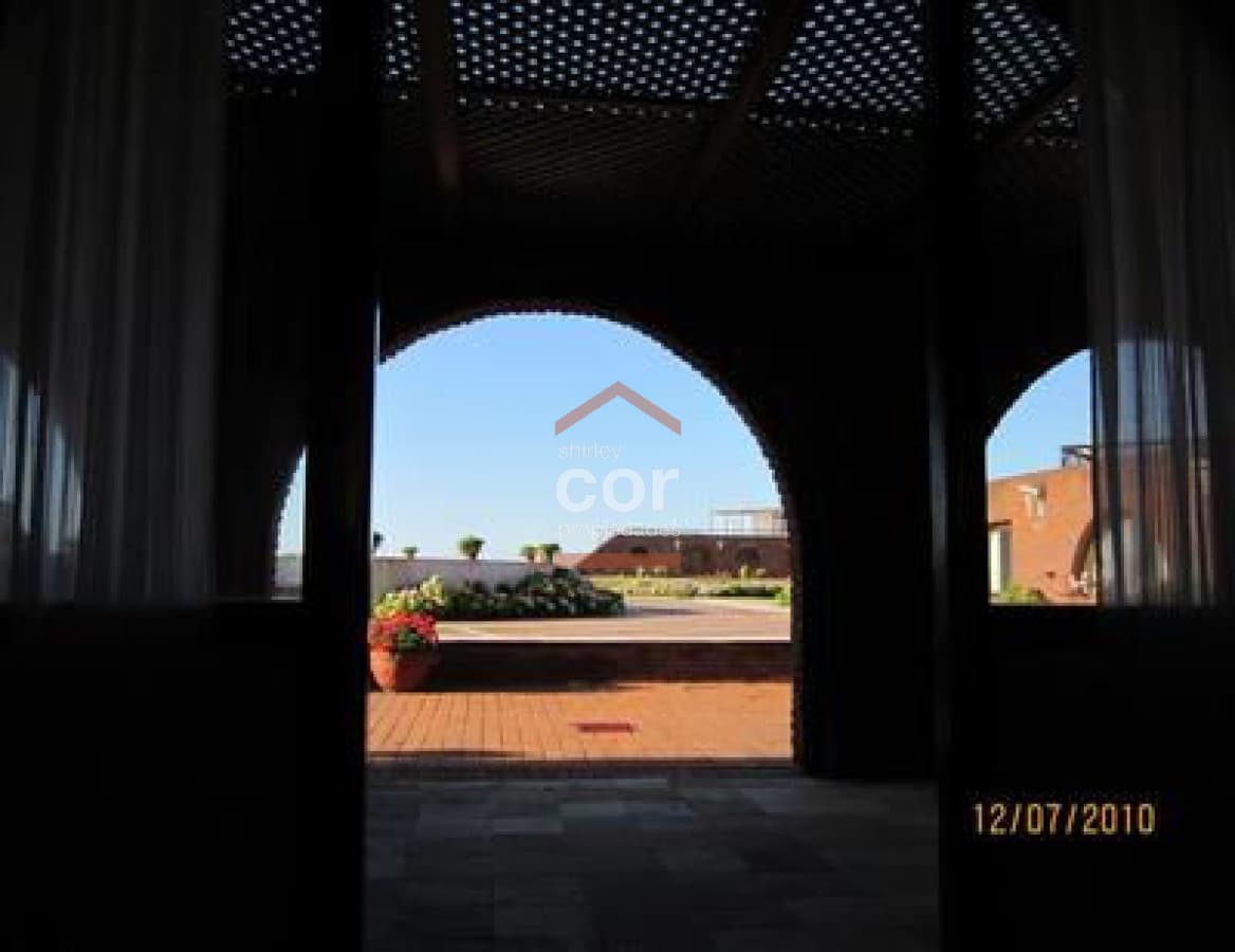 Local en Manantiales, Manantiales