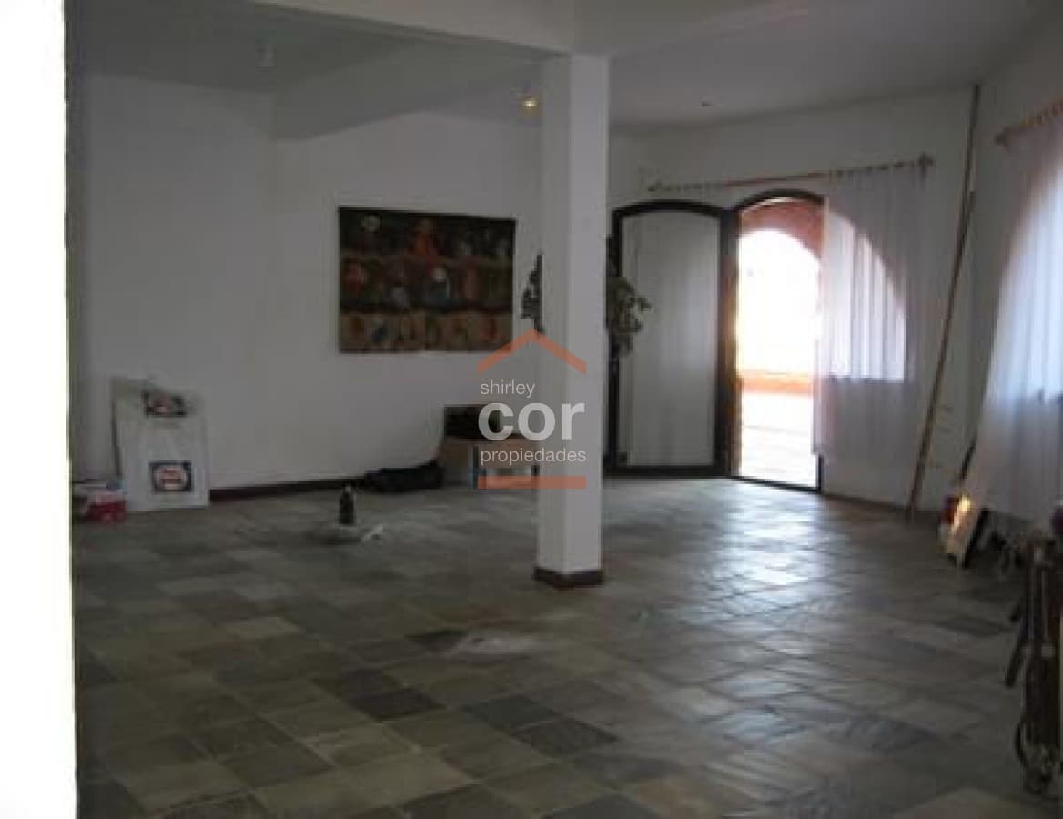 Local en Manantiales, Manantiales