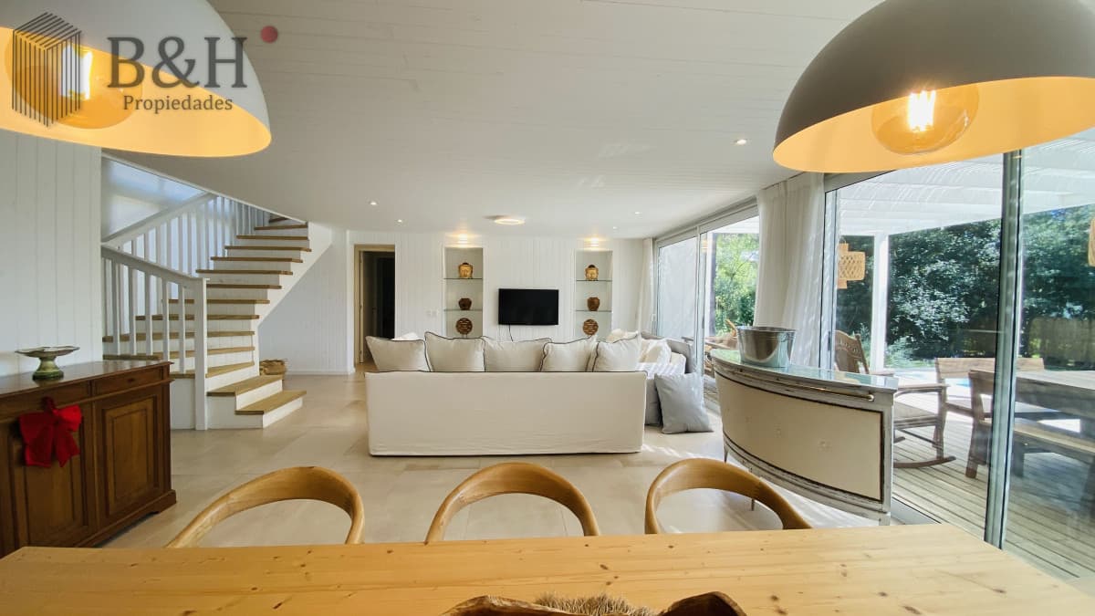 Alquiler casa en Laguna Blanca 5 dormitorios en suite disponible segunda quincena de enero 2025