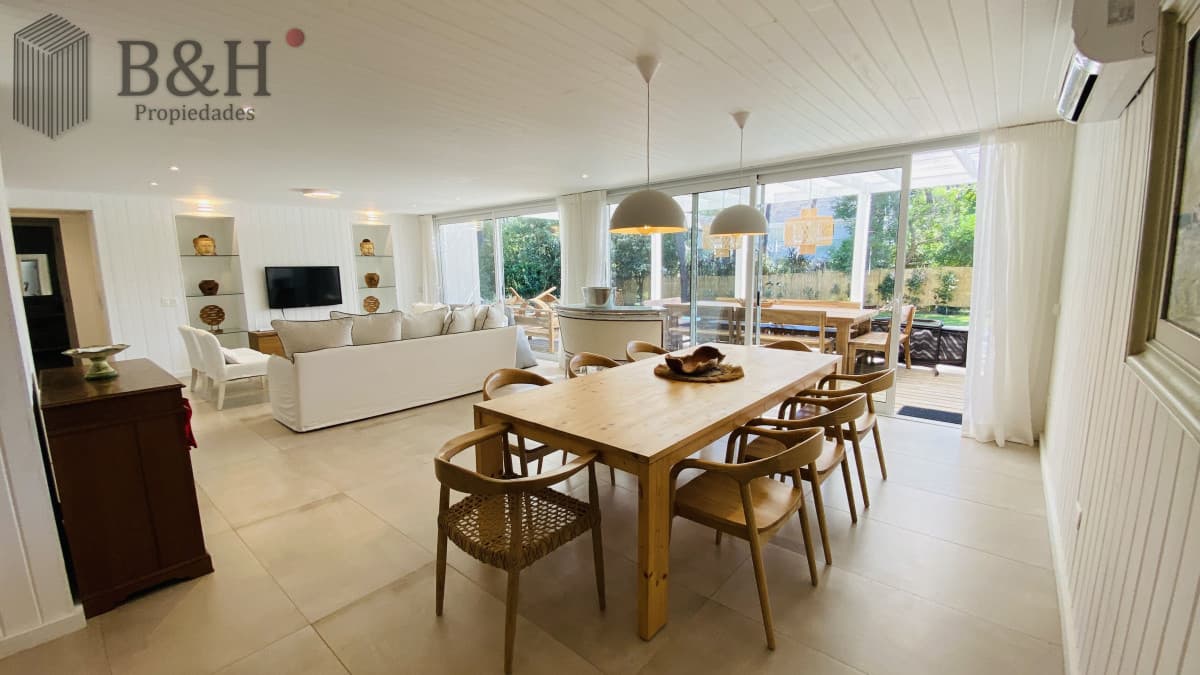 Alquiler casa en Laguna Blanca 5 dormitorios en suite disponible segunda quincena de enero 2025