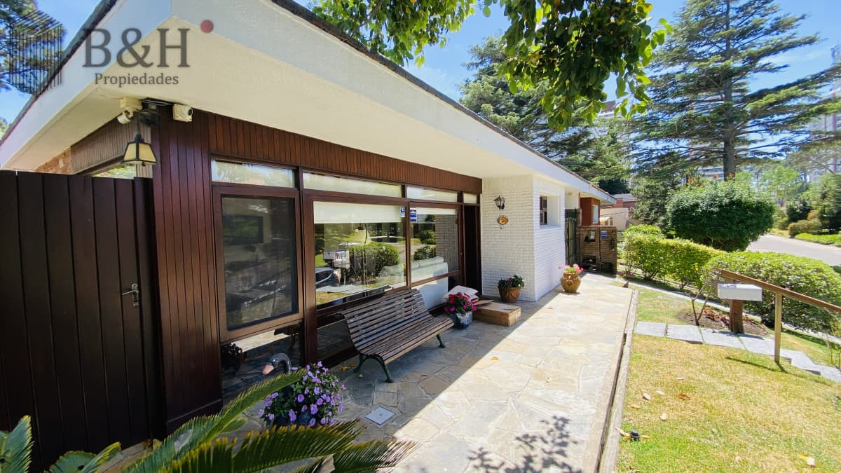 Alquiler casa 3 dormitorios en Cantegril Punta del Este