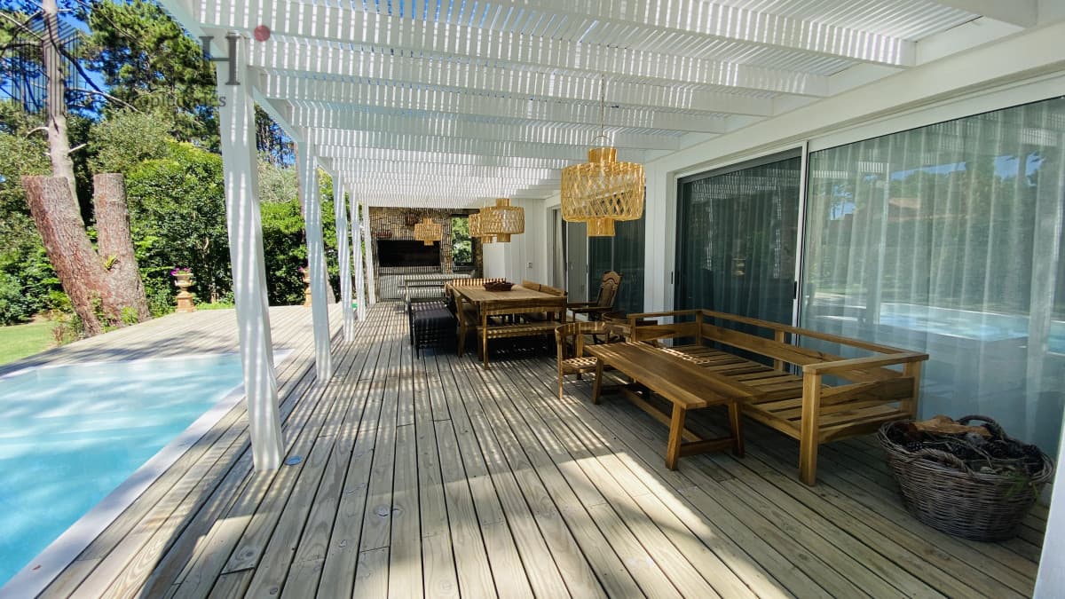 Alquiler casa en Laguna Blanca 5 dormitorios en suite disponible segunda quincena de enero 2025