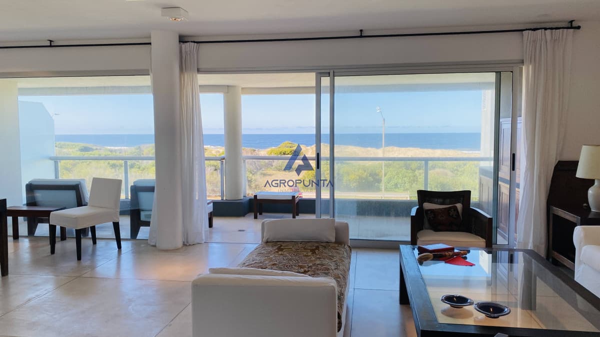 Alquiler departamento frente al mar en Playa Brava  -