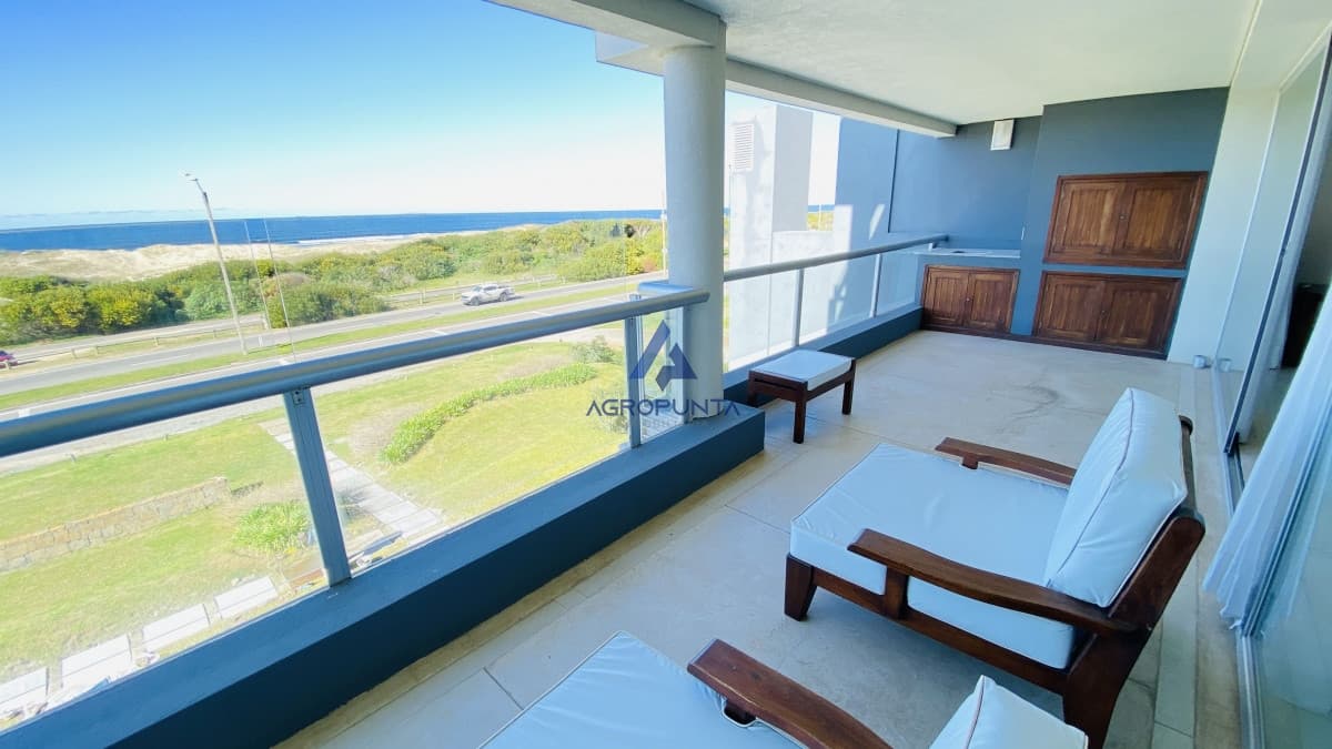 Alquiler departamento frente al mar en Playa Brava  -