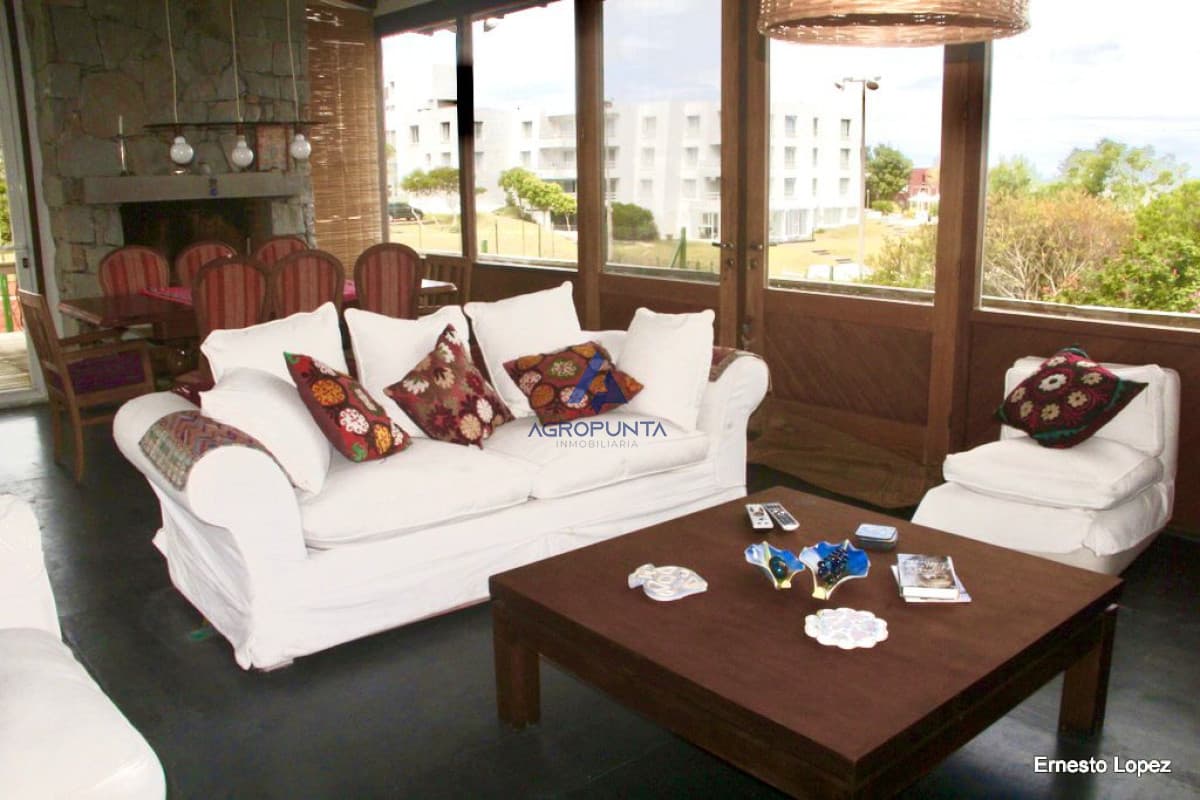 Casa en alquiler en Montoya a 2 cuadras del mar   -