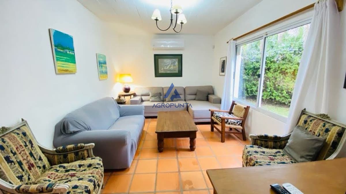 Casa en alquiler en Montoya La Barra 4 dormitorios mas servicio  -
