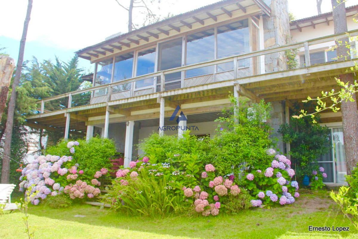 Casa en alquiler en Montoya a 2 cuadras del mar   -