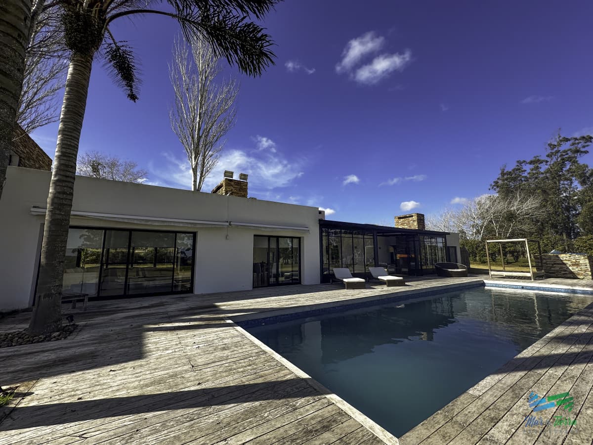 En venta casa en barrio privado El Quijote, La Barra, Punta del Este