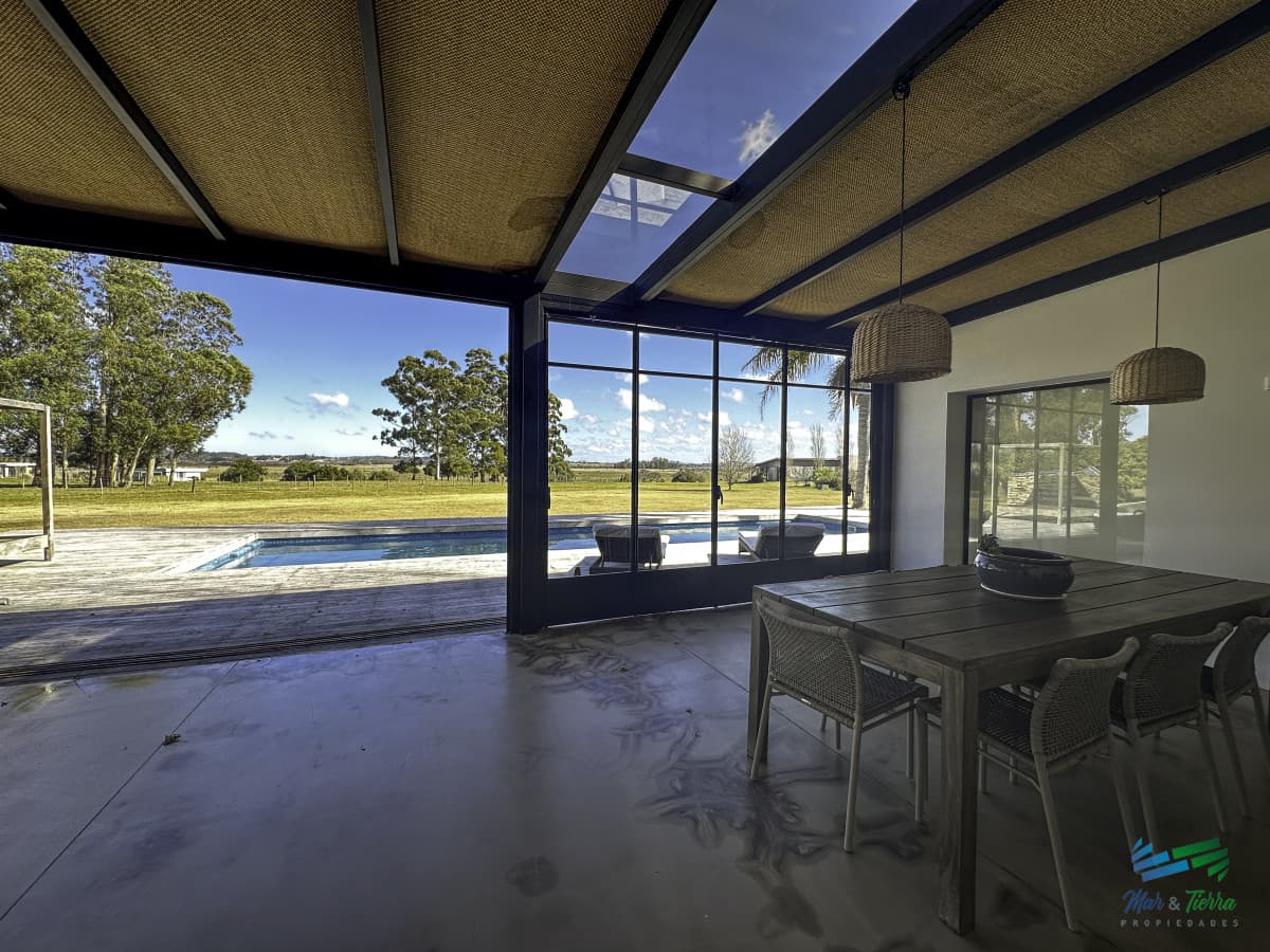 En venta casa en barrio privado El Quijote, La Barra, Punta del Este