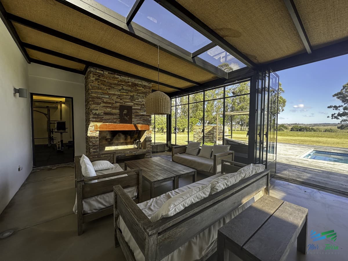 En venta casa en barrio privado El Quijote, La Barra, Punta del Este