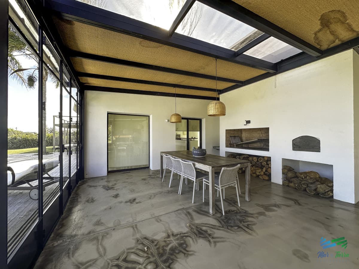 En venta casa en barrio privado El Quijote, La Barra, Punta del Este