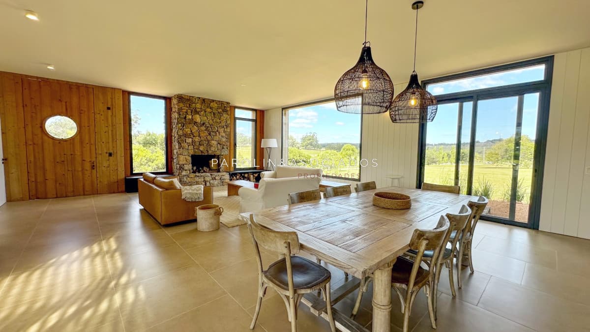 Casa en Venta de 4 dormitorios en suite, El Quijote La Barra