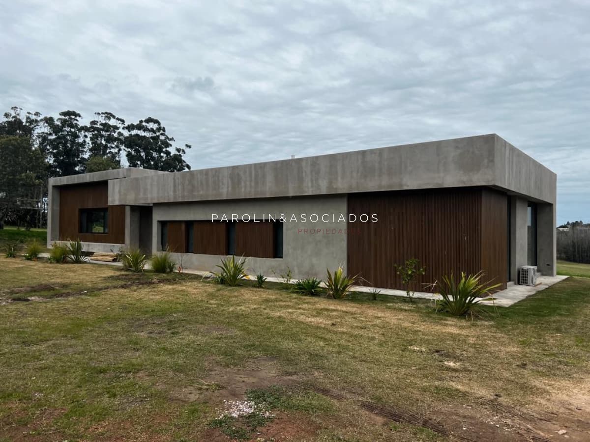 Excelente Propiedad en venta en El Quijote, La Barra, Punta del Este